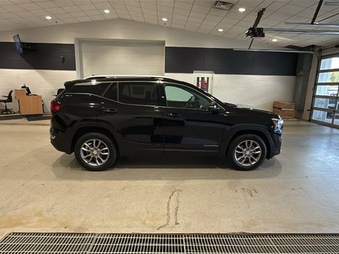 Used 2022 GMC Terrain SLT w/ Tech Package image 8