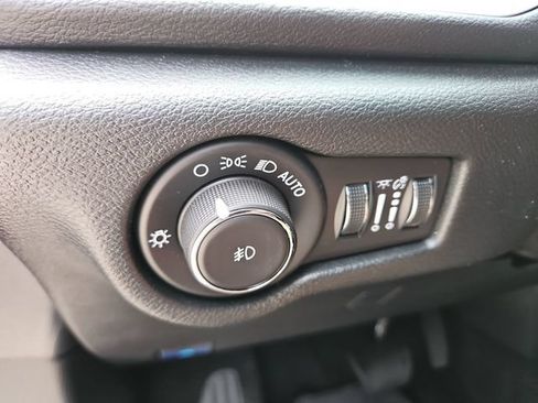 Used 2025 Chrysler Pacifica Select FWD image 17