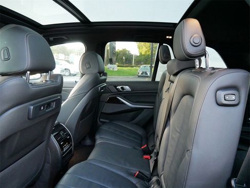 Used 2021 BMW X5 xDrive40i w/ Premium Package image 9