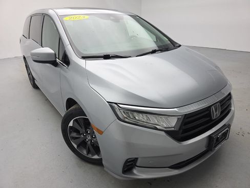Used 2023 Honda Odyssey Elite image 2
