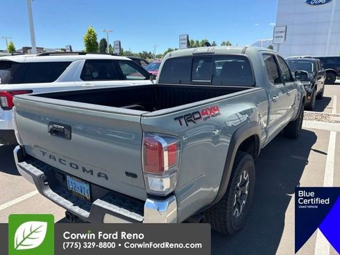 Used 2022 Toyota Tacoma TRD Off-Road w/ Black Out Package (TMS) AWD/4WD image 9