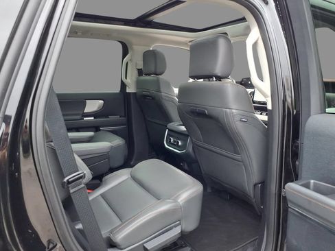 Used 2025 Ford Expedition Active AWD/4WD image 11