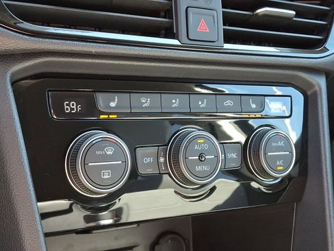 Certified 2024 Volkswagen Taos SE image 16