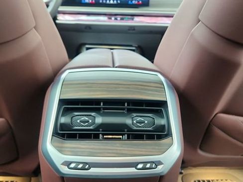 Used 2025 BMW i7 eDrive50 w/ Executive Package image 53