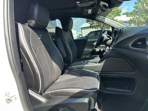 Used 2023 Chrysler Pacifica Limited w/ Uconnect Theater Family Group AWD/4WD image 20