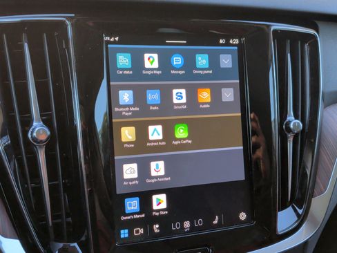 Used 2025 Volvo V60 B5 Cross Country Plus image 25