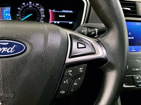Used 2020 Ford Fusion SE FWD image 18