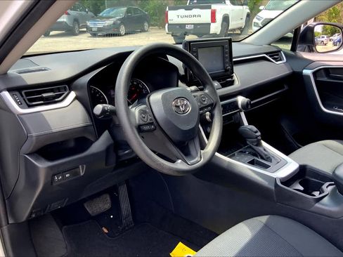 Used 2019 Toyota RAV4 LE FWD image 17