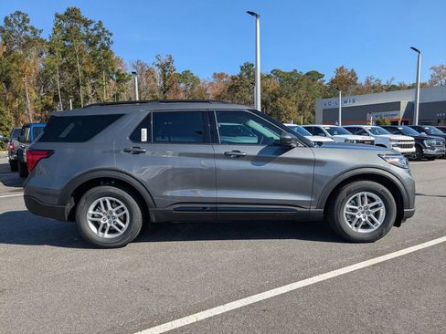 New 2026 Ford Explorer Active w/ Active Comfort Package image 3