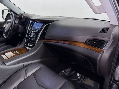 Used 2019 Cadillac Escalade Premium Luxury image 33