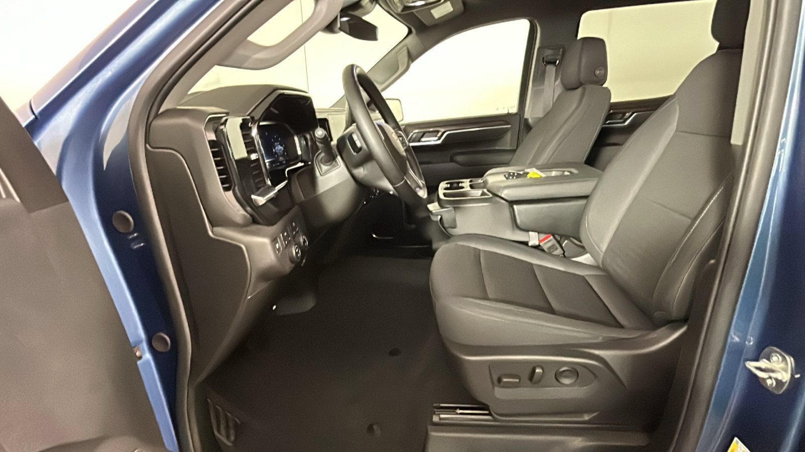 Used 2024 Chevrolet Silverado 1500 LT AWD/4WD image 13