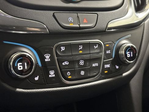 Used 2023 Chevrolet Equinox LT FWD image 16