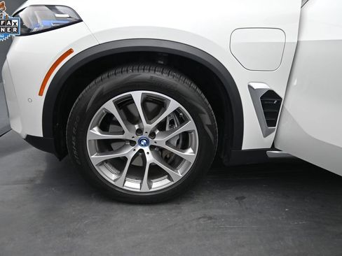 Certified 2024 BMW X5 xDrive50e w/ Executive Package AWD/4WD image 4