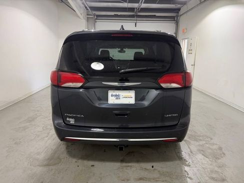 Used 2019 Chrysler Pacifica Limited w/ Tire & Wheel Group image 5