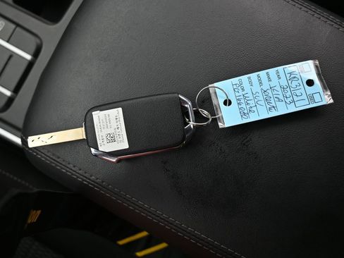 Used 2023 Kia Sorento LX image 37