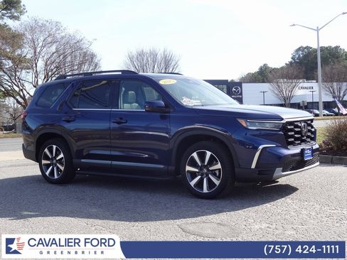 Used 2025 Honda Pilot Touring image 2