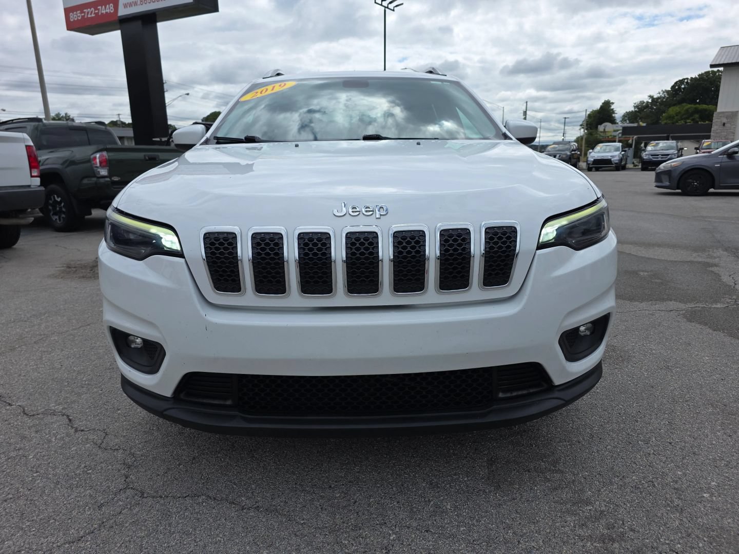 Used 2019 Jeep Cherokee Latitude w/ Popular Appearance Group FWD image 9