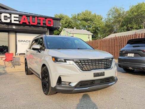 Used 2023 Kia Carnival SX Prestige FWD image 4