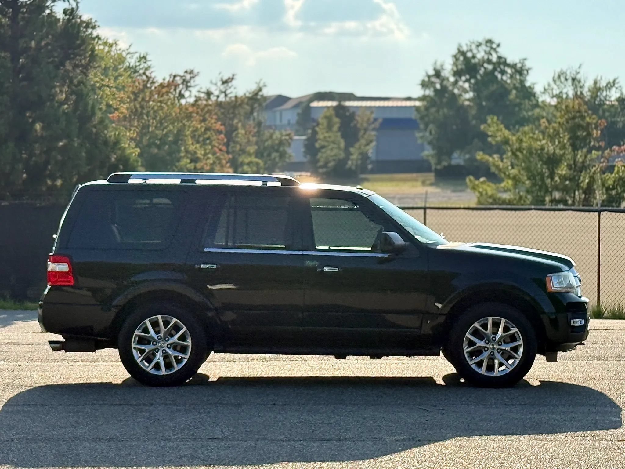 Used 2017 Ford Expedition Limited AWD/4WD image 7