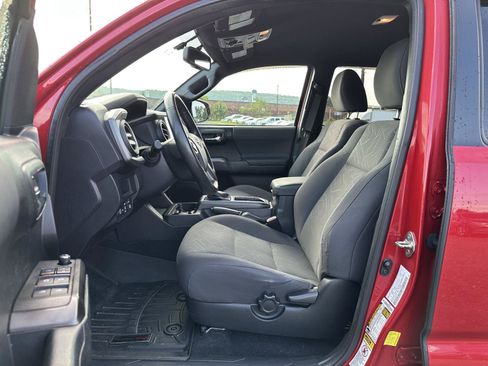 Used 2017 Toyota Tacoma TRD Off-Road w/ Tow Package (A/T) AWD/4WD image 11