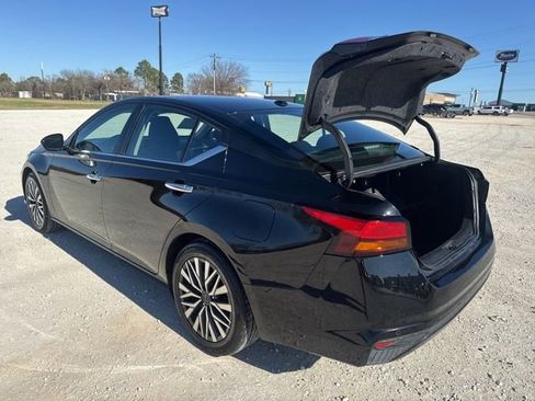 Used 2024 Nissan Altima 2.5 SV image 4