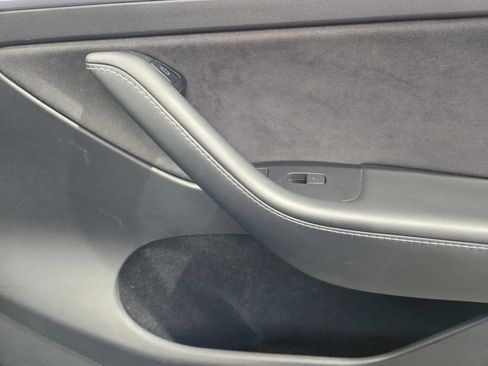 Used 2022 Tesla Model Y Long Range image 6