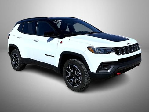 Certified 2025 Jeep Compass Trailhawk AWD/4WD image 3