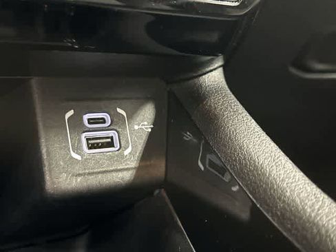 Used 2025 Jeep Compass Limited image 25