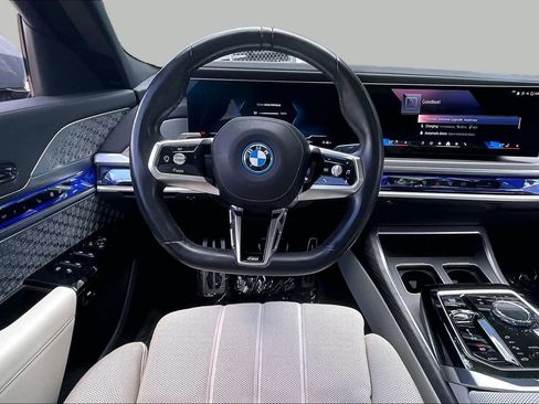 Used 2023 BMW i7 xDrive60 w/ Executive Package 2 AWD/4WD image 5