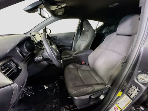 Used 2018 Toyota C-HR XLE FWD image 21