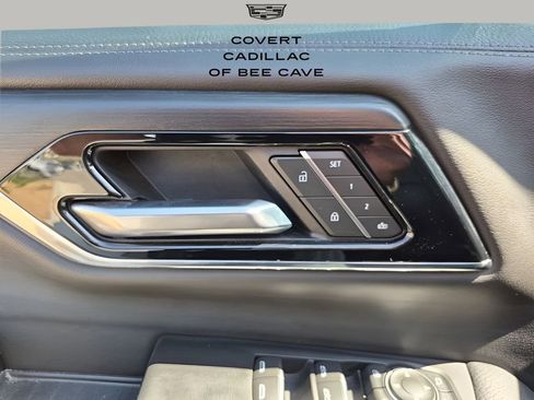 Used 2025 GMC Yukon XL Denali image 32