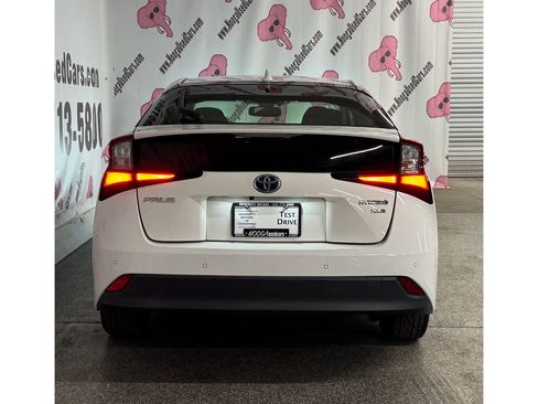 Used 2021 Toyota Prius XLE image 3