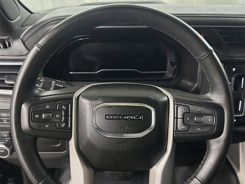 Used 2023 GMC Yukon XL Denali image 17