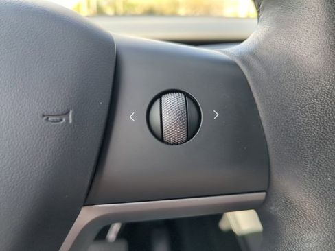 Used 2023 Tesla Model Y Long Range image 33