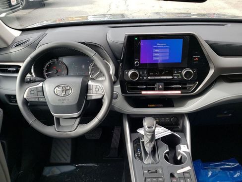 New 2026 Toyota Highlander XLE image 11