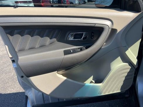 Used 2011 Ford Taurus SE image 22