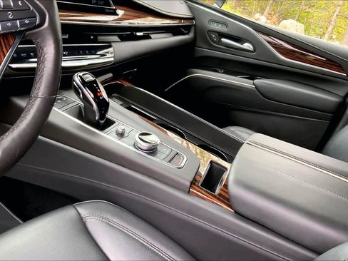 Used 2023 Cadillac Escalade Luxury AWD/4WD image 16