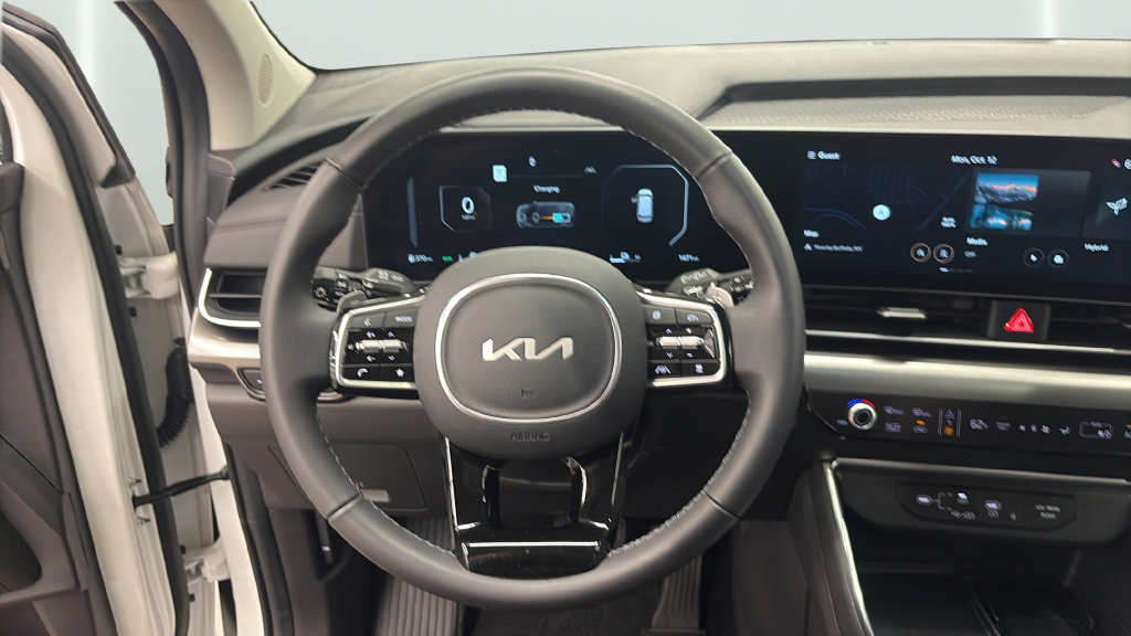 Certified 2026 Kia Carnival SX w/ SX Dark Edition Package FWD image 25