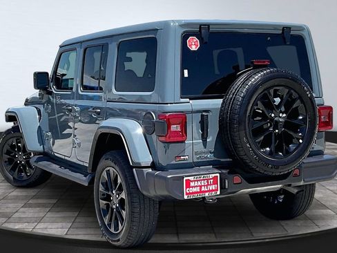 Used 2025 Jeep Wrangler Unlimited Sahara AWD/4WD image 21