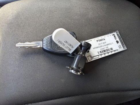 Used 2017 Jeep Wrangler Unlimited Sahara w/ Connectivity Group image 26