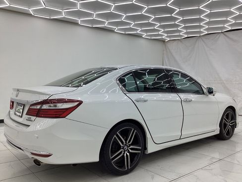 Used 2016 Honda Accord Touring image 12