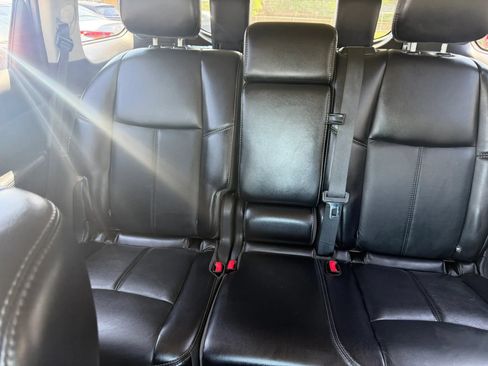 Used 2019 Nissan Pathfinder SL FWD image 12