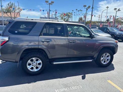 Used 2016 Toyota 4Runner SR5 AWD/4WD image 3