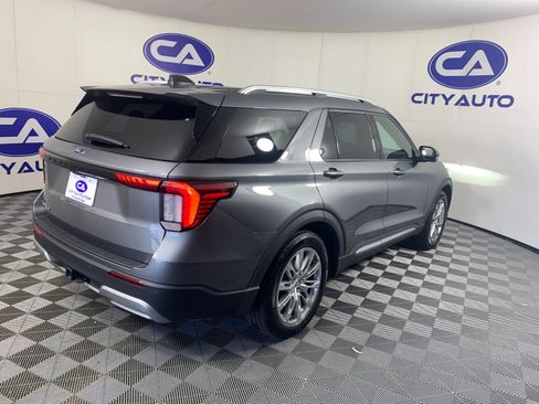 Used 2025 Ford Explorer Platinum RWD image 3