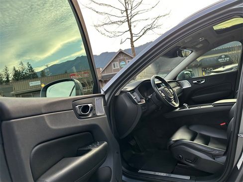 Used 2019 Volvo XC60 T8 Inscription w/ Advanced Package image 18
