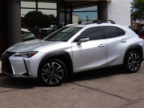 Used 2019 Lexus UX 200 w/ Premium Package FWD image 3