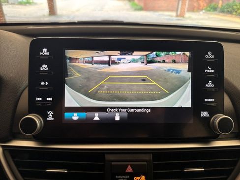 Used 2018 Honda Accord Sport image 18