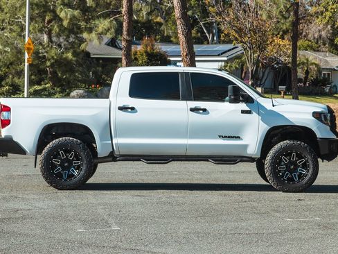 Used 2018 Toyota Tundra SR5 image 9