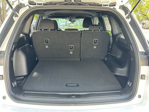 New 2025 Jeep Grand Cherokee Laredo image 38