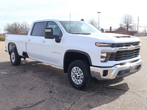 Used 2024 Chevrolet Silverado 2500 LT AWD/4WD image 39